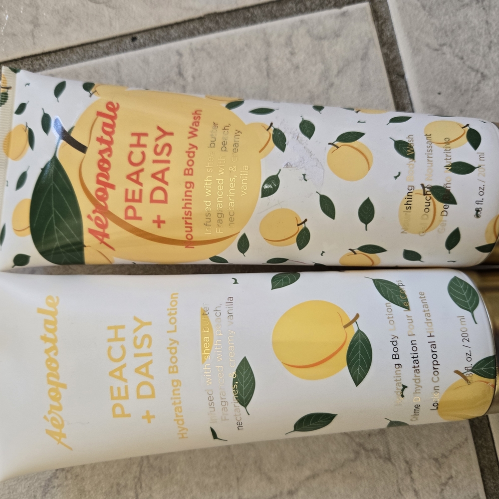 Aeropostale Peach & Daisy Body Wash and Lotion Set